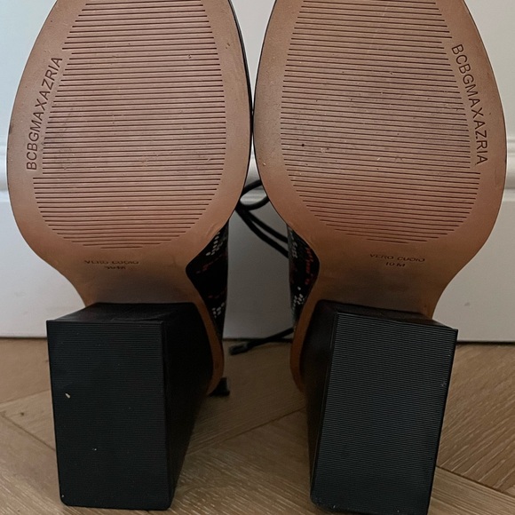 BCBGMaxAzria stylish, snake print, super comfortable lace up heels - Picture 6 of 7